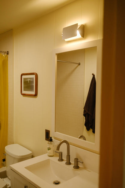 Full bathroom 1