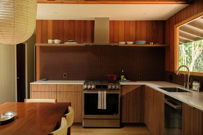 Full kitchen