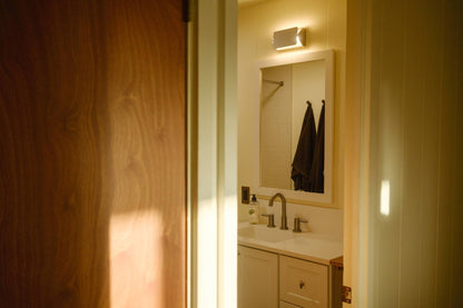 Full bathroom 1