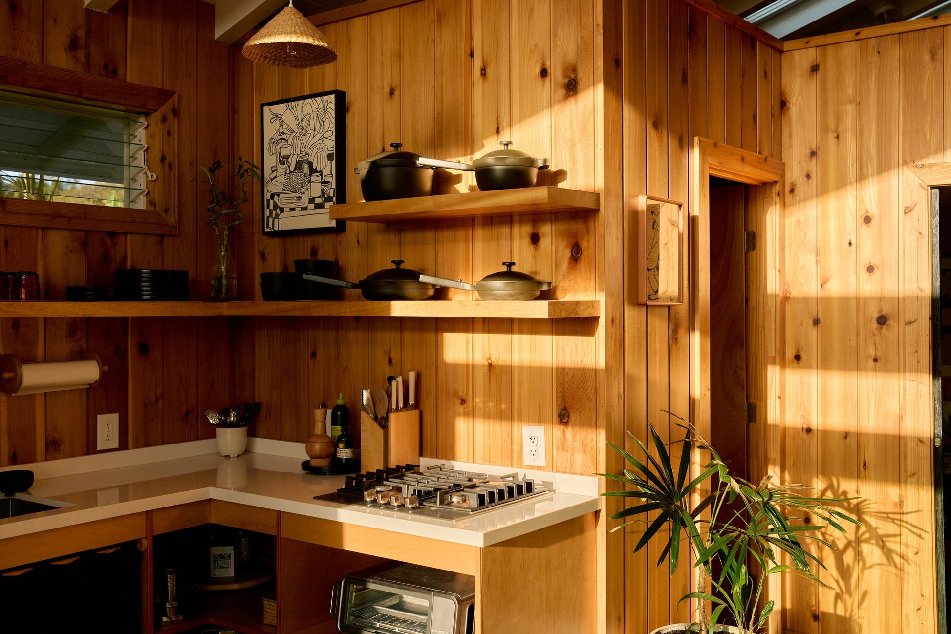 The Cedar House - Private Yard and Entrance!