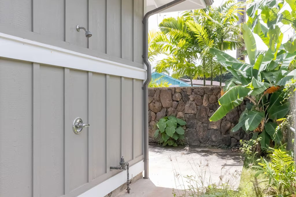 Haleaha Road - Steps to the Beach in Hau'ula
