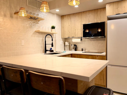 Modern Renovated Honolulu View Escape
