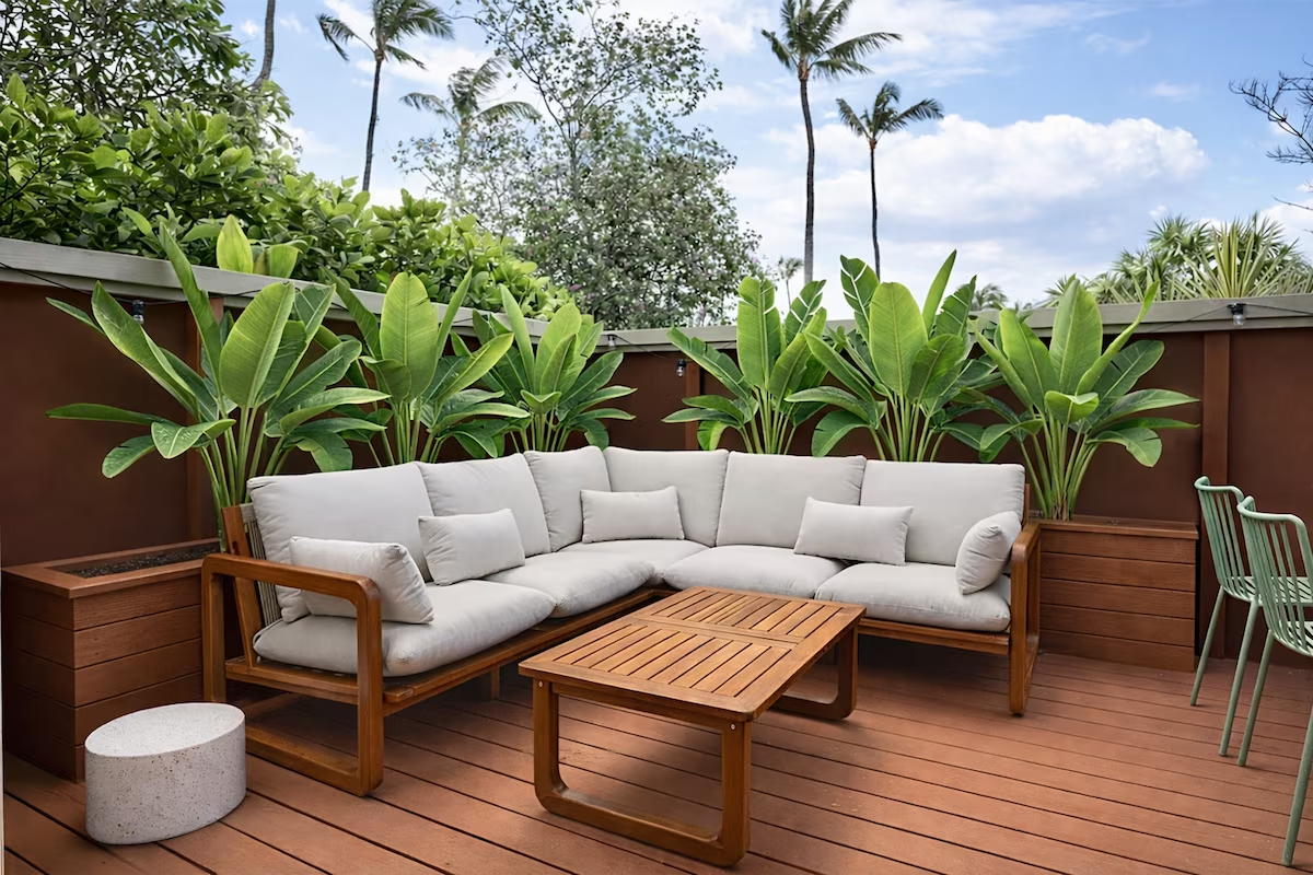 Aloha Surf Condo - Private Deck - Pool - E-Bikes