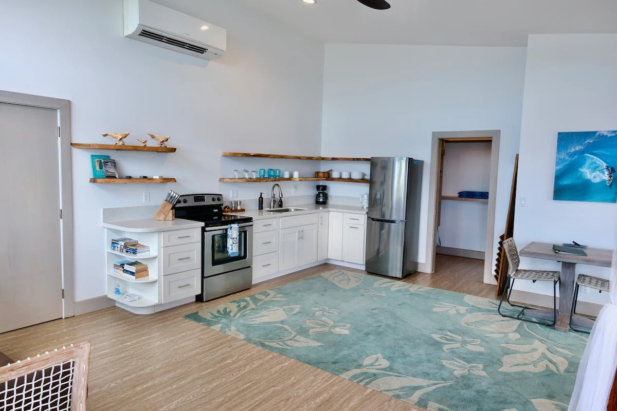 Ocean Views Studio - 100 Foot Wave Getaways