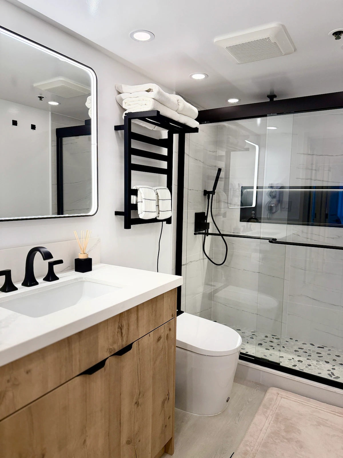 Modern Renovated Honolulu View Escape