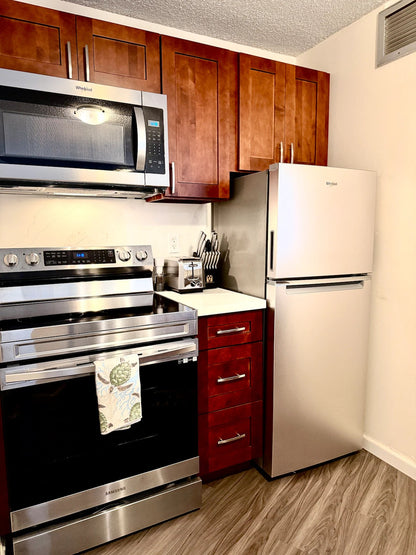 Honolulu Ocean/Mountain View Stay-Parking/Laundry
