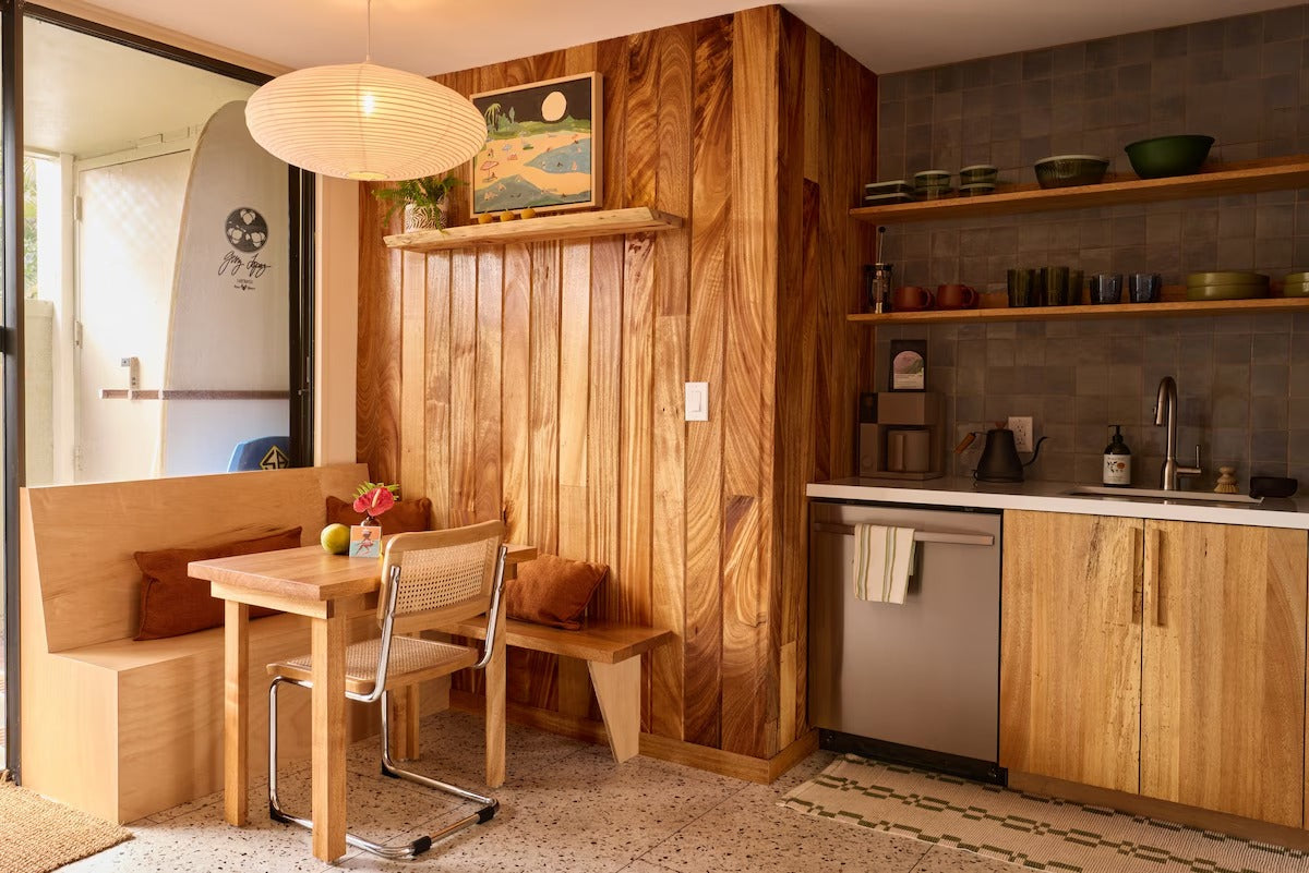 Aloha Surf Condo - Private Deck - Pool - E-Bikes