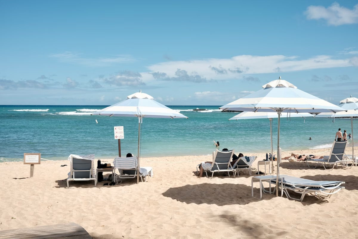Aloha Surf Condo - Private Deck - Pool - E-Bikes