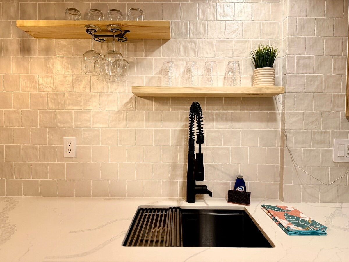 Modern Renovated Honolulu View Escape