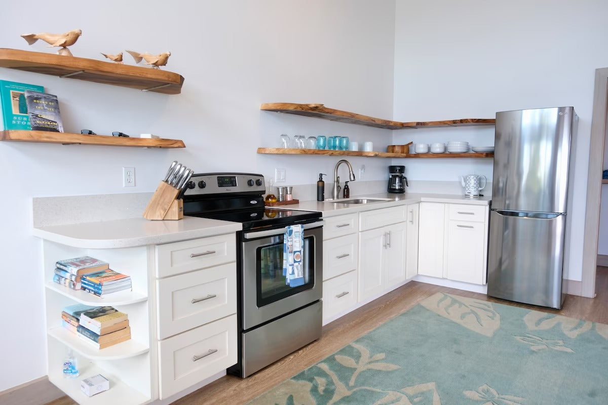Ocean Views Studio - 100 Foot Wave Getaways
