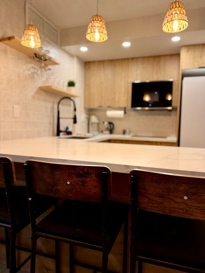 Modern Renovated Honolulu View Escape