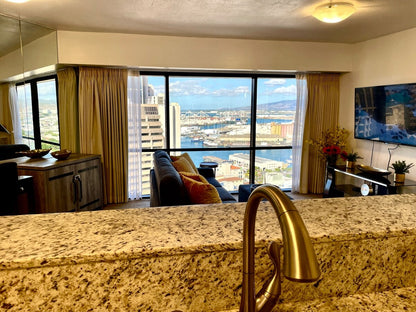 Honolulu Ocean View Abode w/ Parking, AC & Laundry