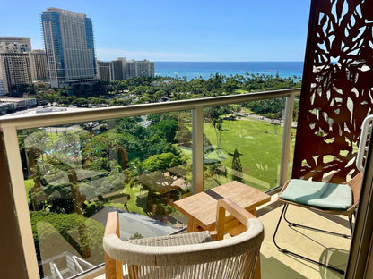 Ocean View Waikiki Studio Oasis-Balcony, Pool & AC
