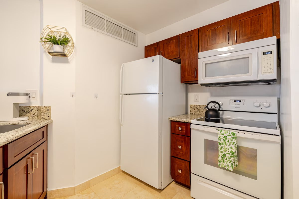 Honolulu Ocean View Abode w/ Parking, AC & Laundry