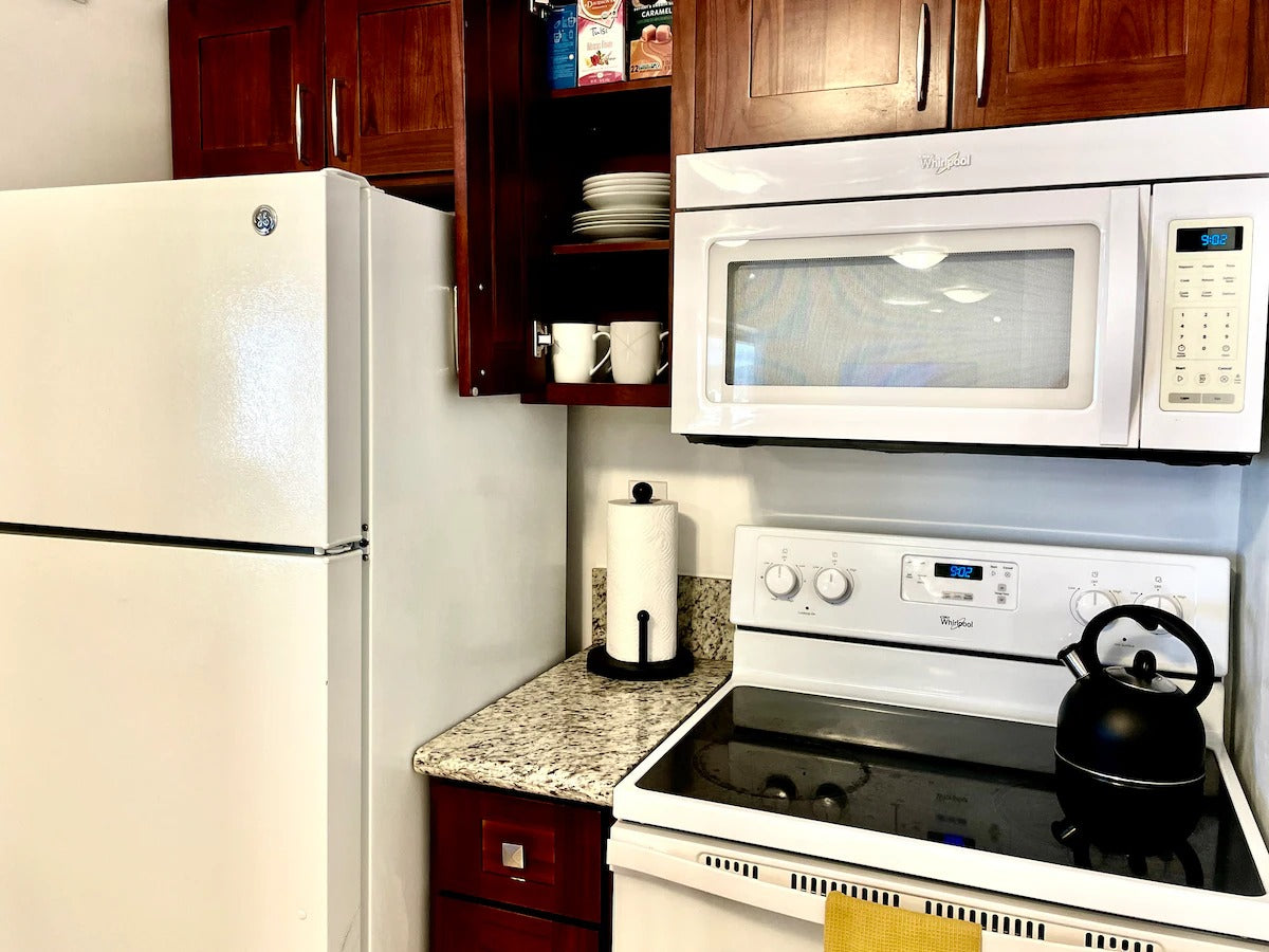 Honolulu Ocean View Abode w/ Parking, AC & Laundry