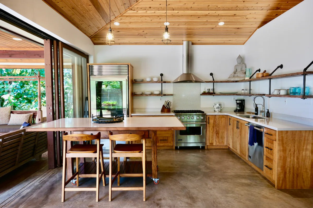 Oceanfront Cottage - 100 Foot Wave Getaways