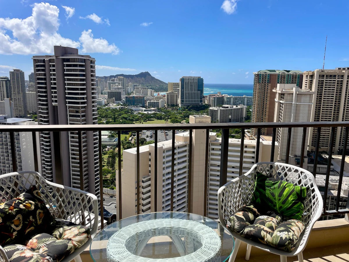 Ocean View Waikiki 2BR Retreat w/ Parking & AC