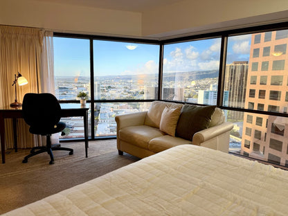 Spacious Honolulu Studio Retreat w/ Parking & AC