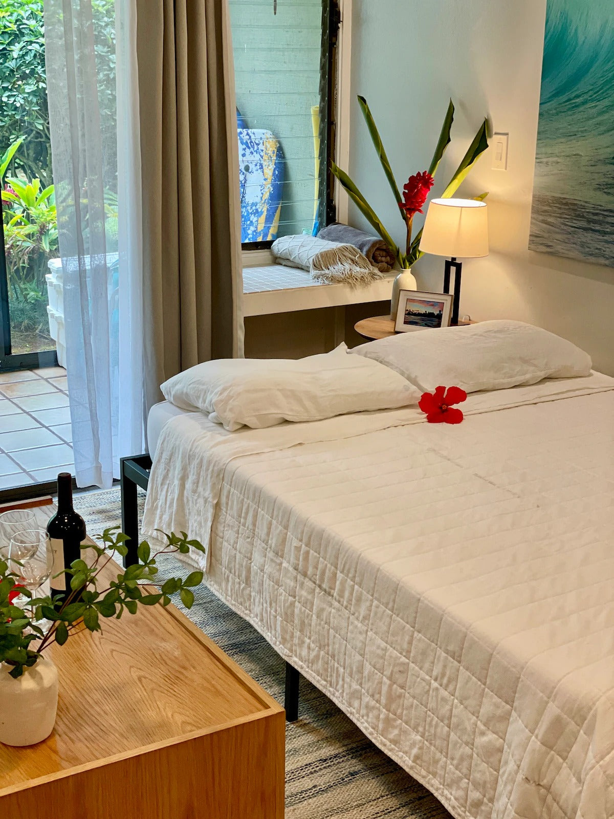 Turtle Bay Bungalow- Parking, AC & Walk to Beach