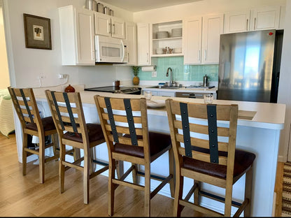 Ocean View Waikiki 2BR Retreat w/ Parking & AC