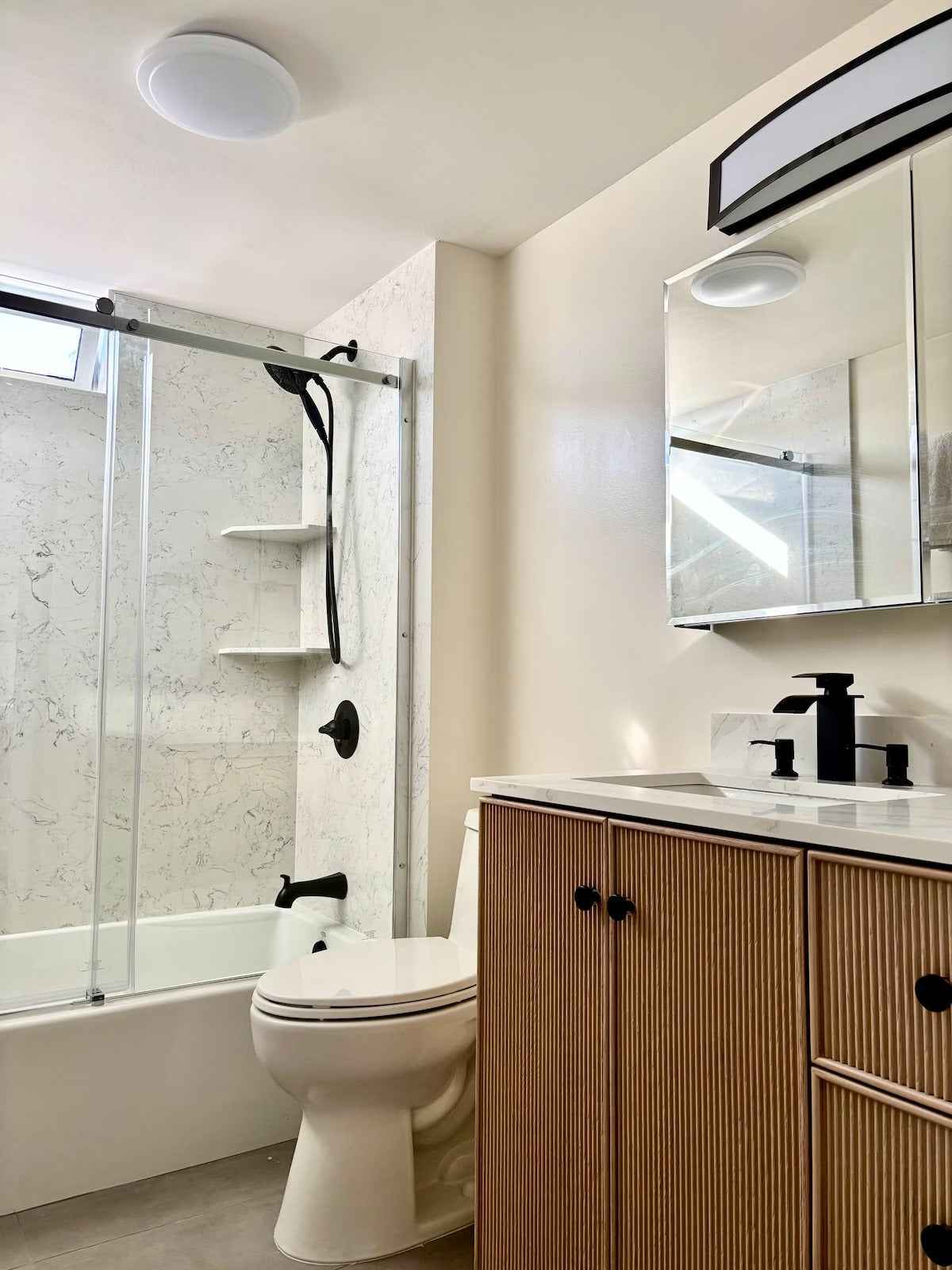 Ocean View Waikiki 2BR Retreat w/ Parking & AC