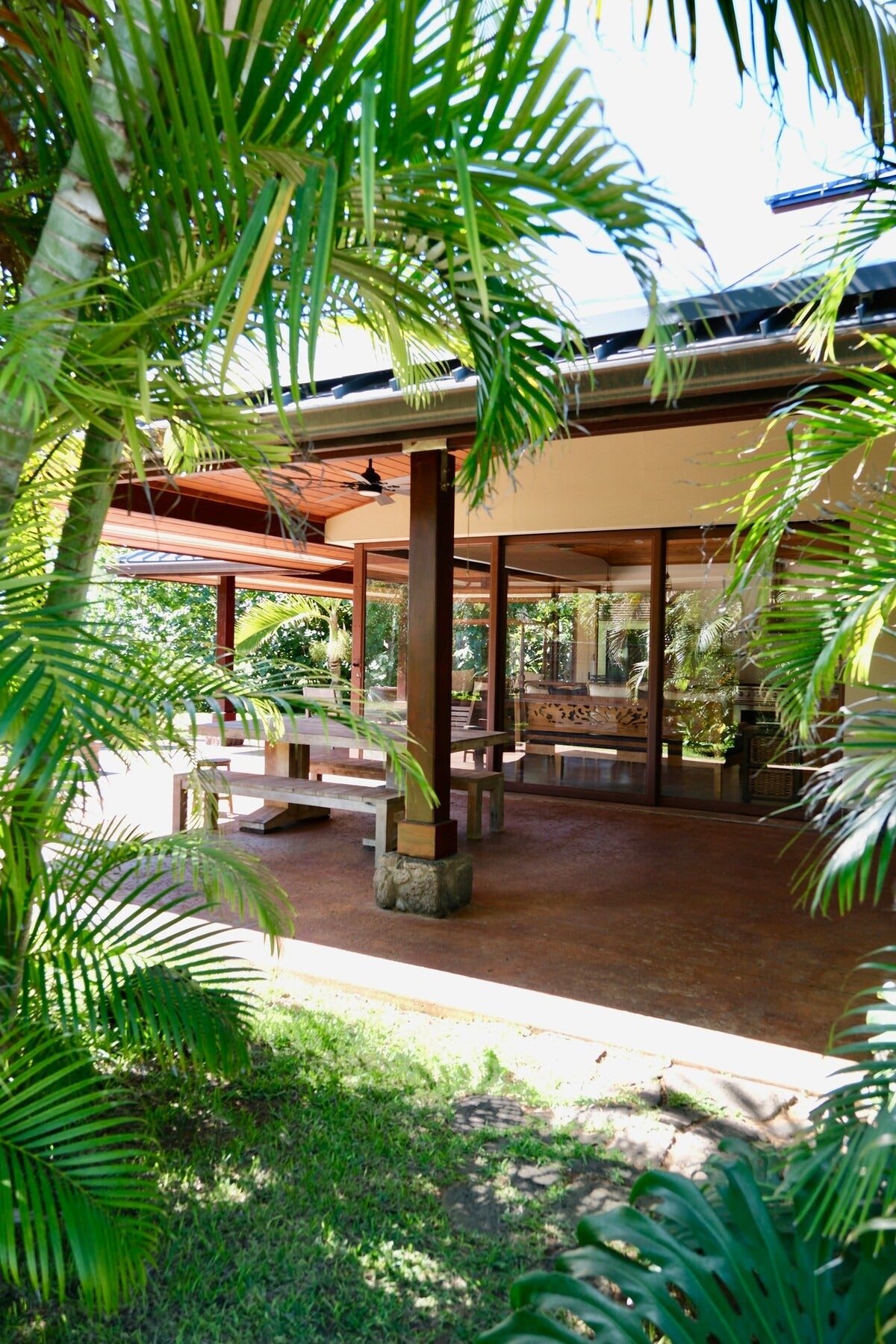 Oceanfront Cottage - 100 Foot Wave Getaways