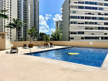 Ocean View Waikiki 2BR Retreat w/ Parking & AC