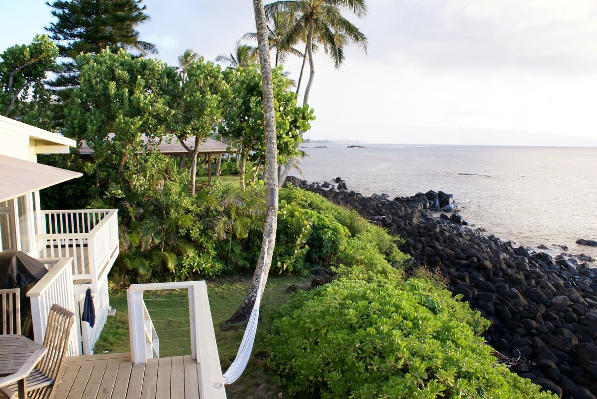 Waimea Bay North Shore Ocean Front - with AC