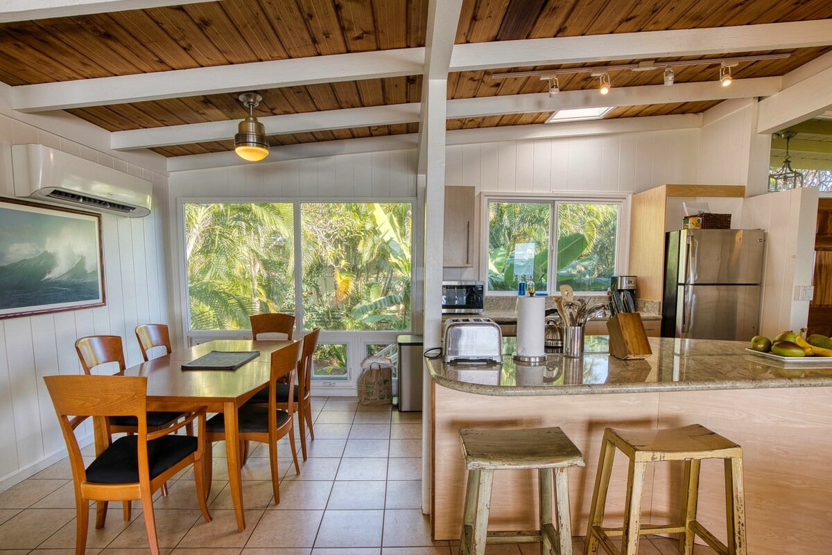 Waimea Bay North Shore Ocean Front - with AC