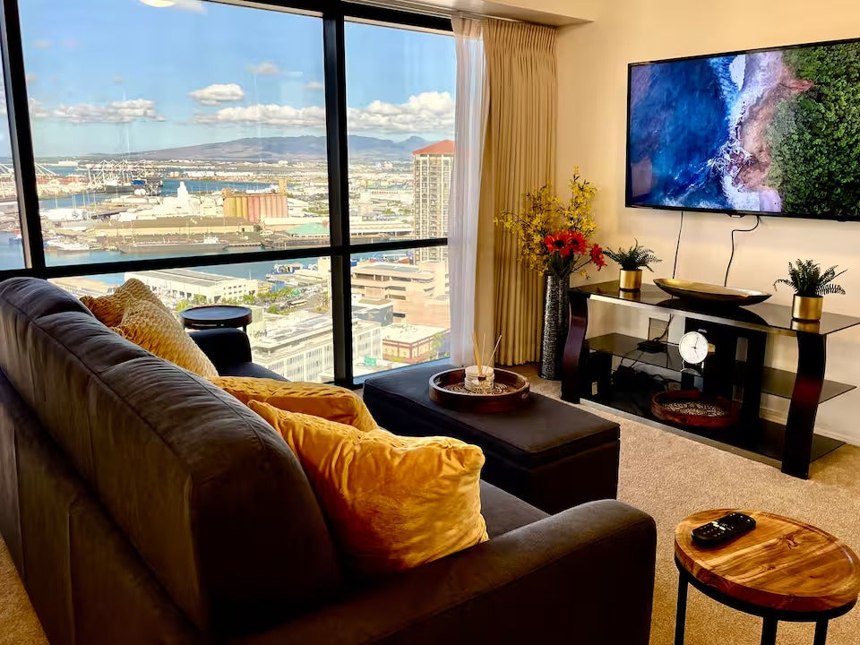 Honolulu Ocean View Abode w/ Parking, AC & Laundry