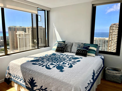 Ocean View Waikiki 2BR Retreat w/ Parking & AC