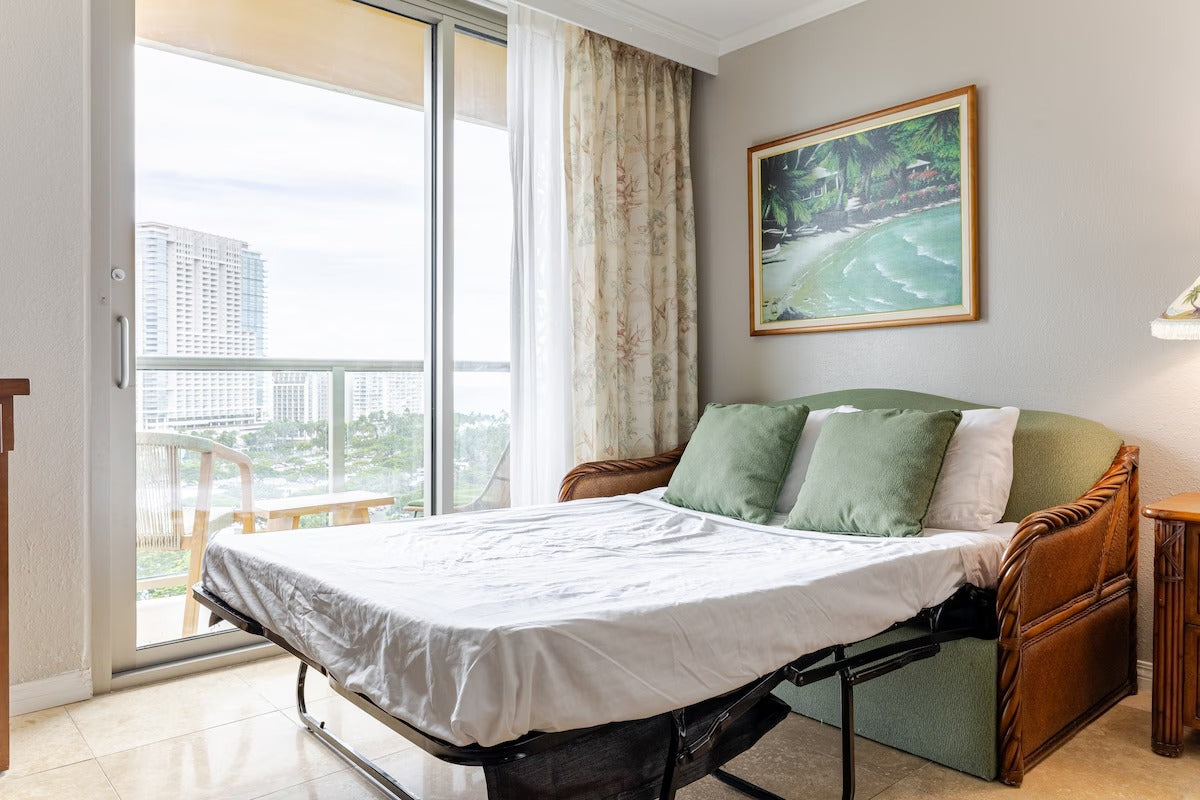 Ocean View Waikiki Studio Retreat-Balcony, Pool/AC