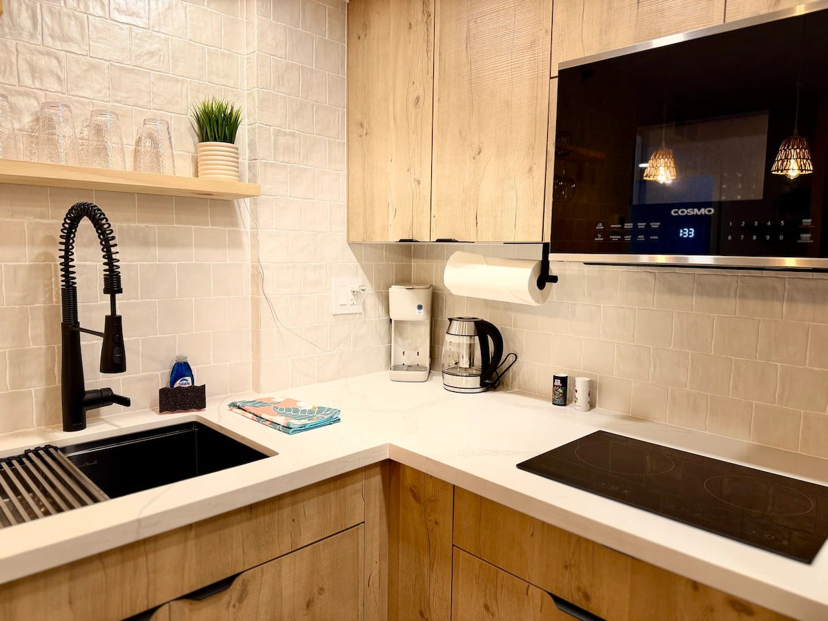 Modern Renovated Honolulu View Escape