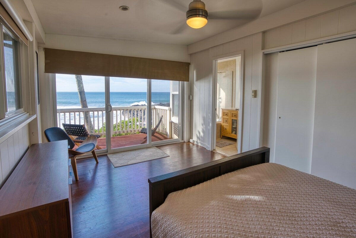 Waimea Bay North Shore Ocean Front - with AC