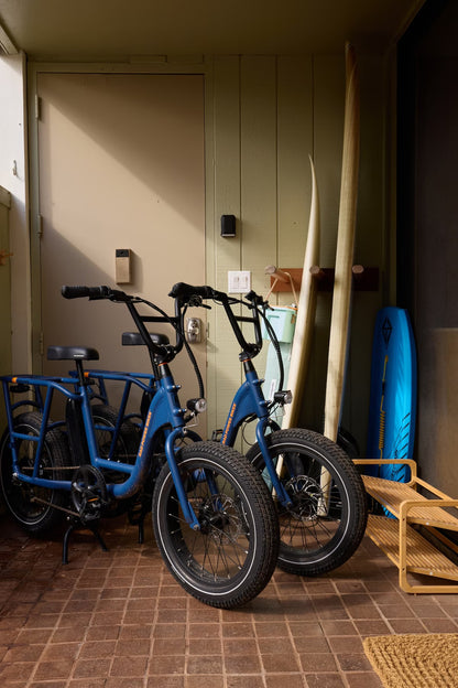 Aloha Surf Condo - Private Deck - Pool - E-Bikes