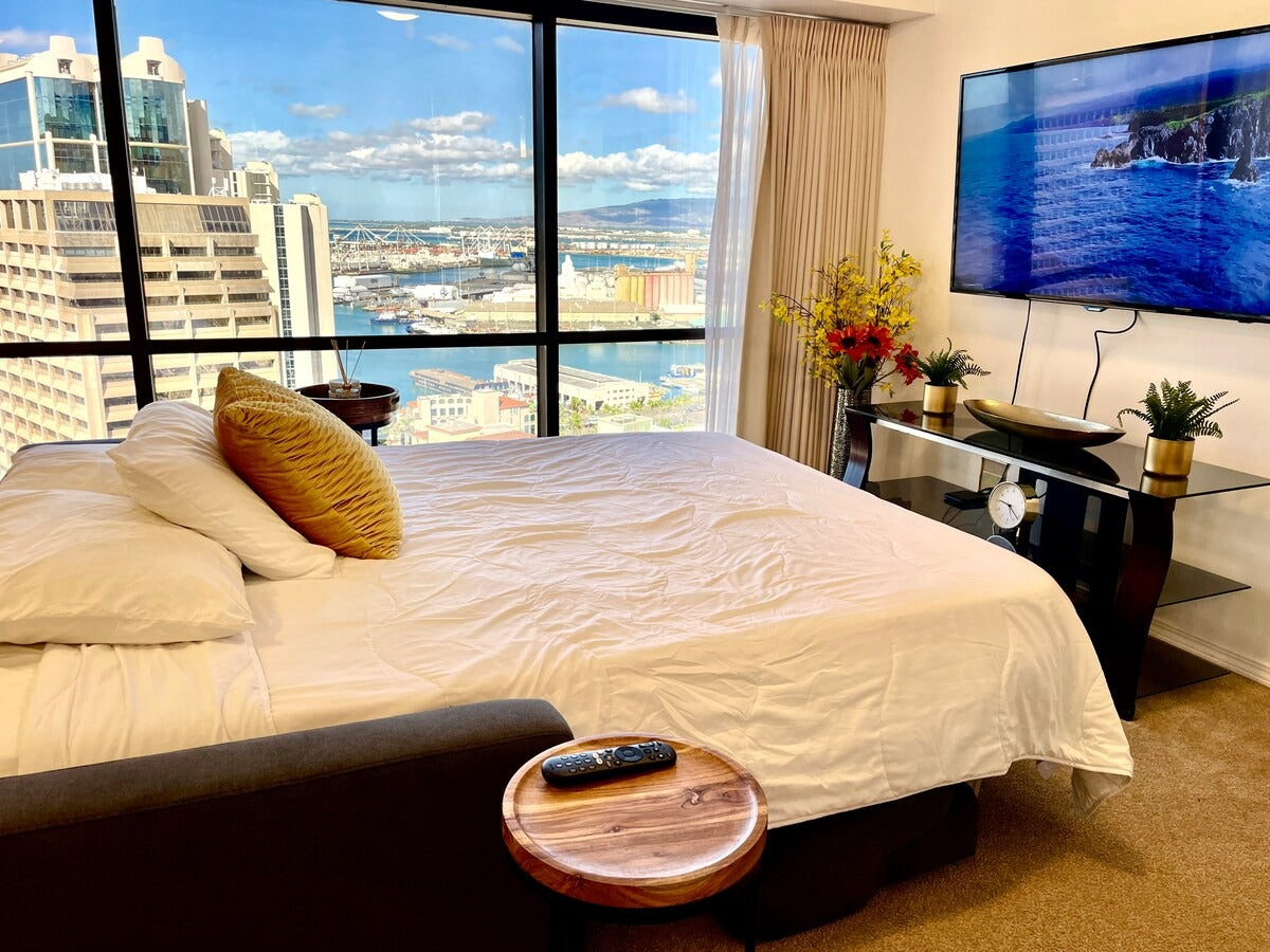 Honolulu Ocean View Abode w/ Parking, AC & Laundry
