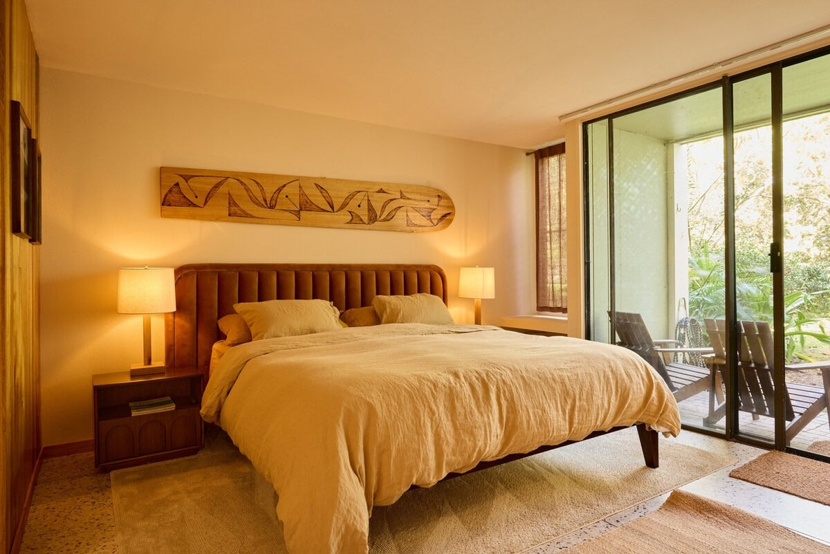 Aloha Surf Condo - Private Deck - Pool - E-Bikes