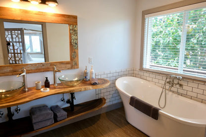 Ocean Views Studio - 100 Foot Wave Getaways