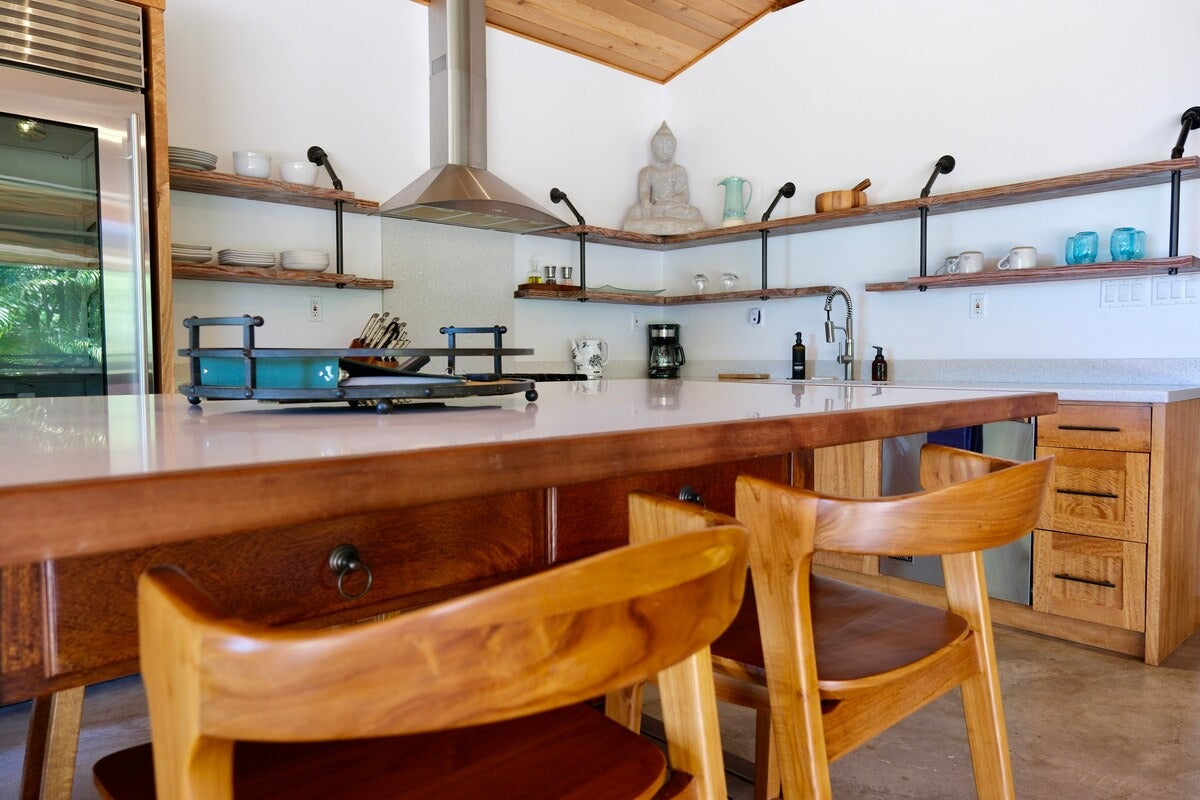 Oceanfront Cottage - 100 Foot Wave Getaways