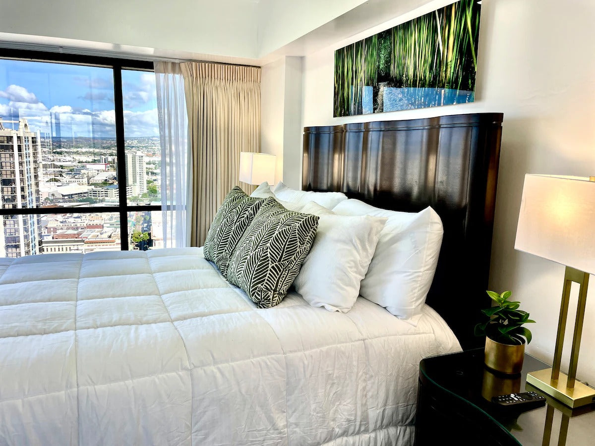 Honolulu Ocean View Abode w/ Parking, AC & Laundry