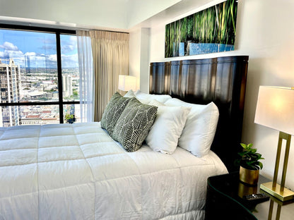 Honolulu Ocean View Abode w/ Parking, AC & Laundry
