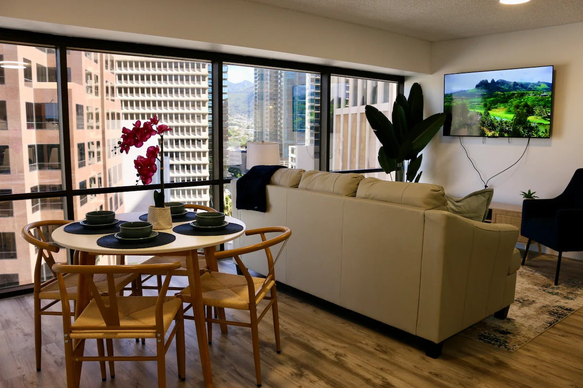 Honolulu Mountain View Condo w/ Free Parking