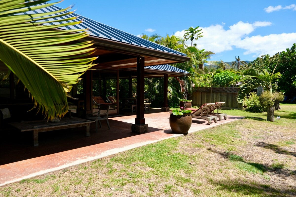 Oceanfront Cottage - 100 Foot Wave Getaways