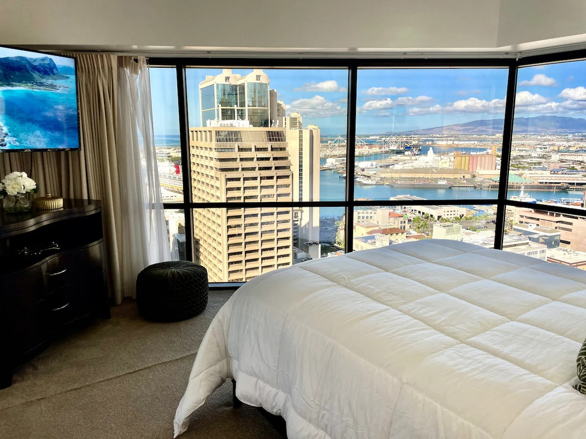 Honolulu Ocean View Abode w/ Parking, AC & Laundry