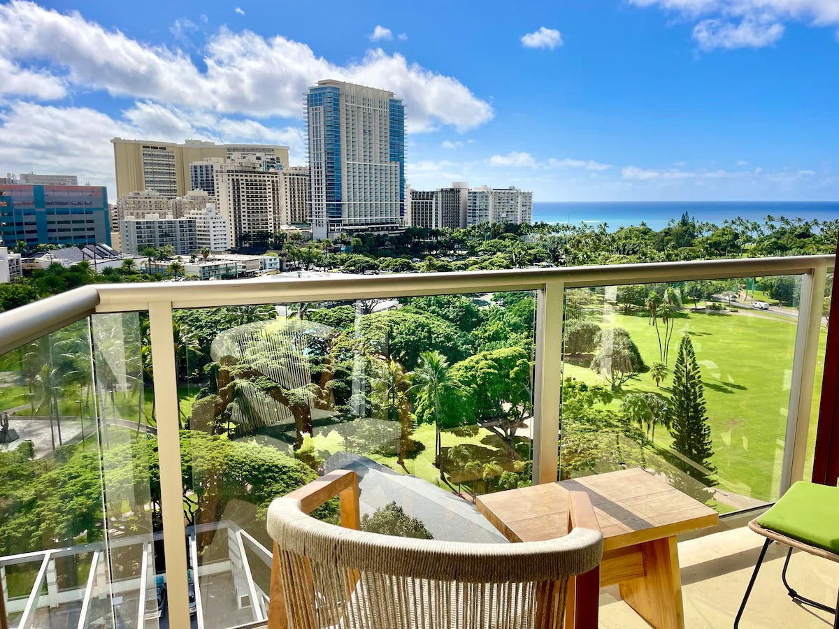 Ocean View Waikiki Studio Retreat-Balcony, Pool/AC