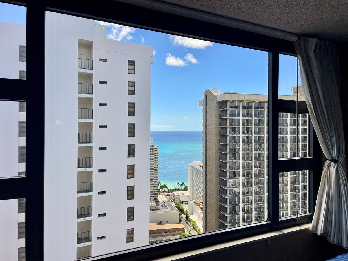 Ocean View Waikiki Banyan Getaway w/ Parking & AC