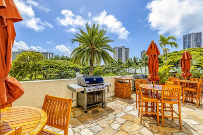 Ocean View Waikiki Studio Retreat-Balcony, Pool/AC