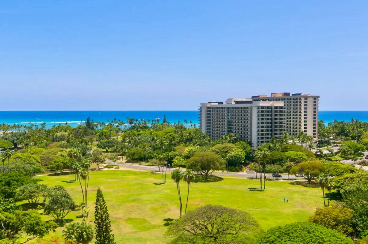 Ocean View Waikiki Studio Retreat-Balcony, Pool/AC