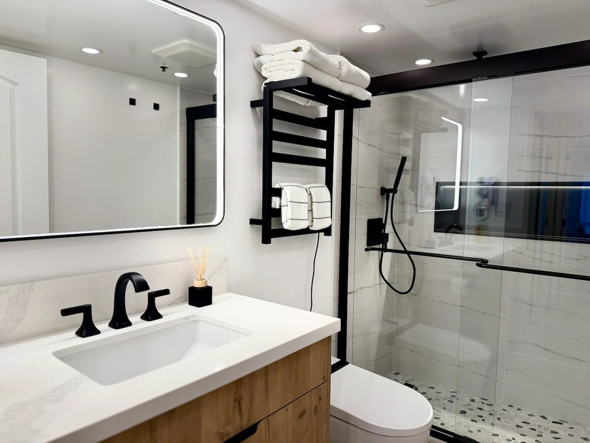 Modern Renovated Honolulu View Escape