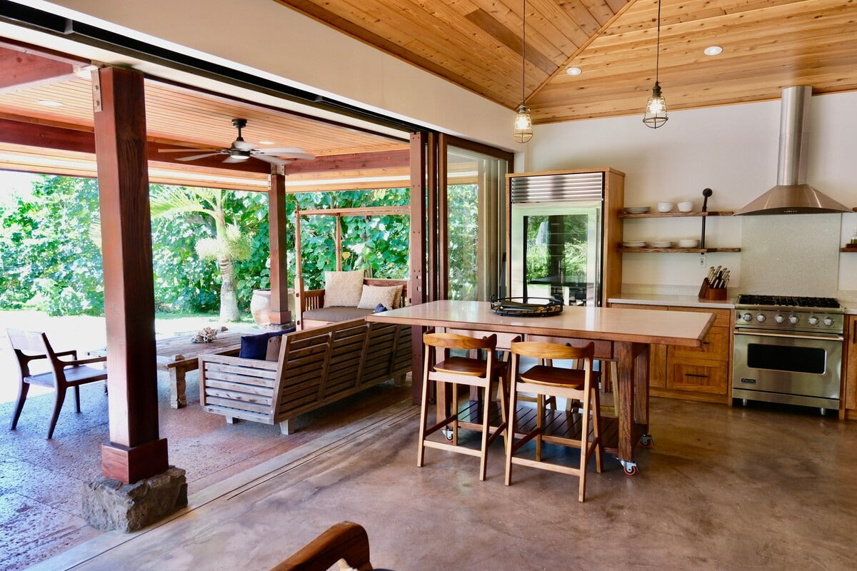 Oceanfront Cottage - 100 Foot Wave Getaways